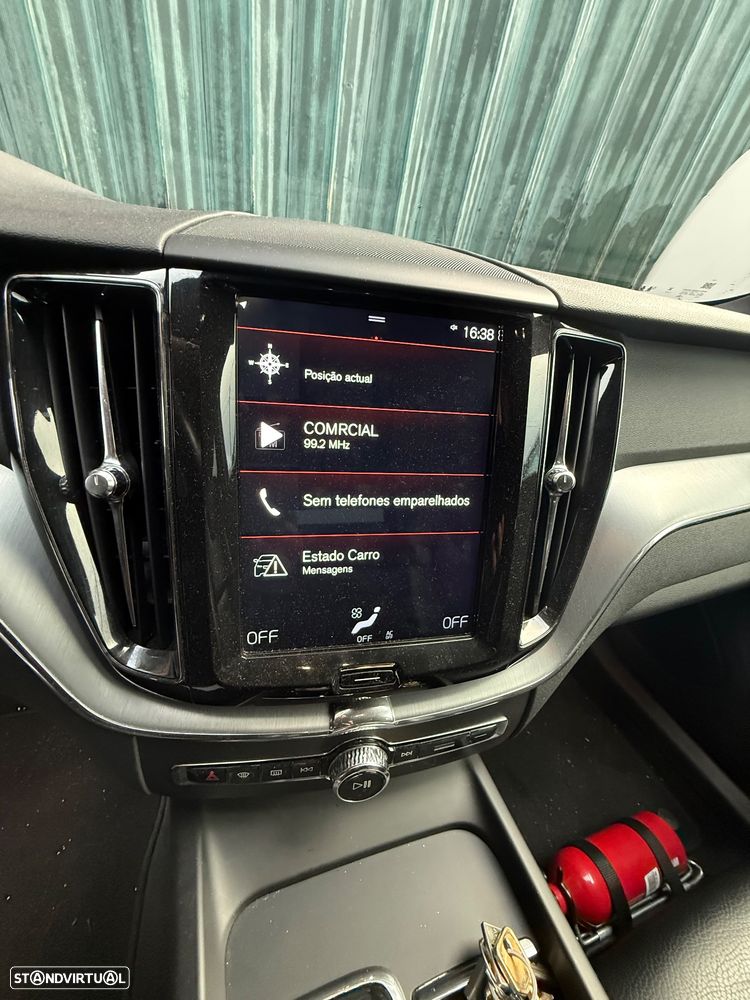 Volvo XC 60 2.0 T8 PHEV R-Design AWD - 16