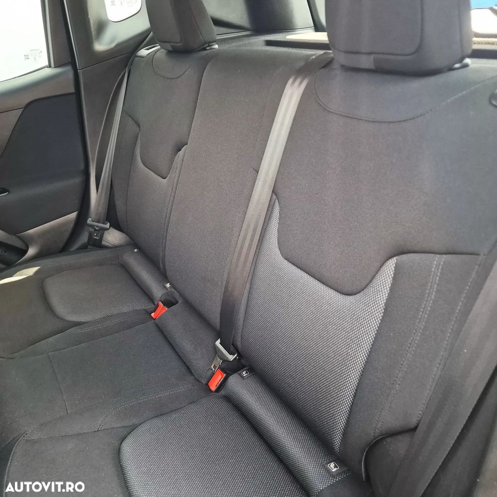 Jeep Renegade - 16