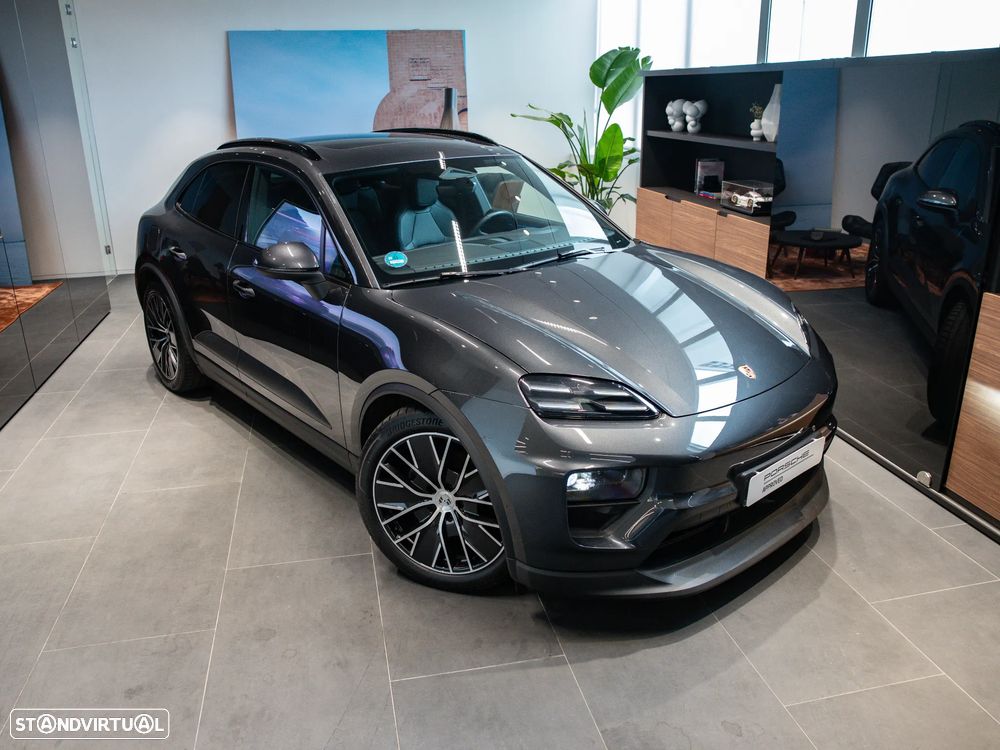 Porsche Macan Electric 4 - 6