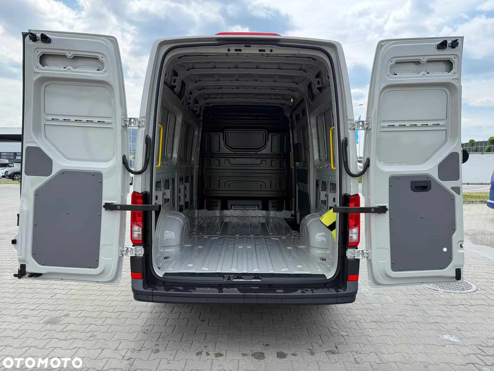 Volkswagen Crafter - 13