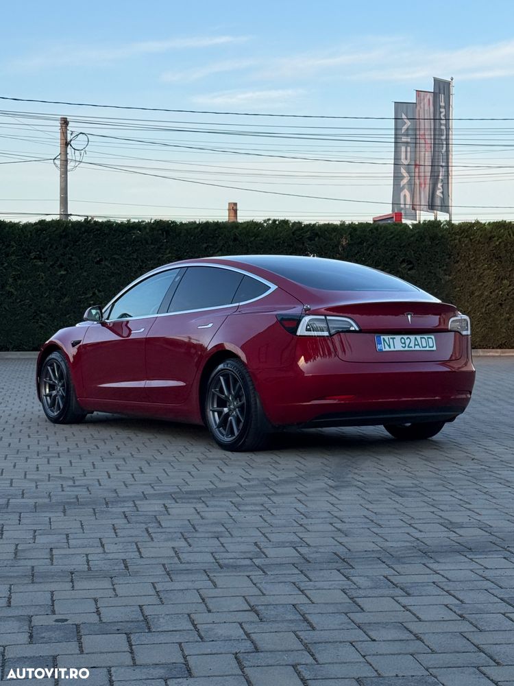Tesla Model 3 - 8