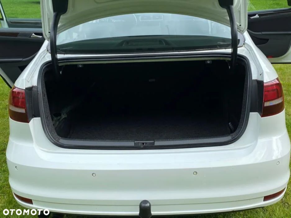 Volkswagen Jetta - 4