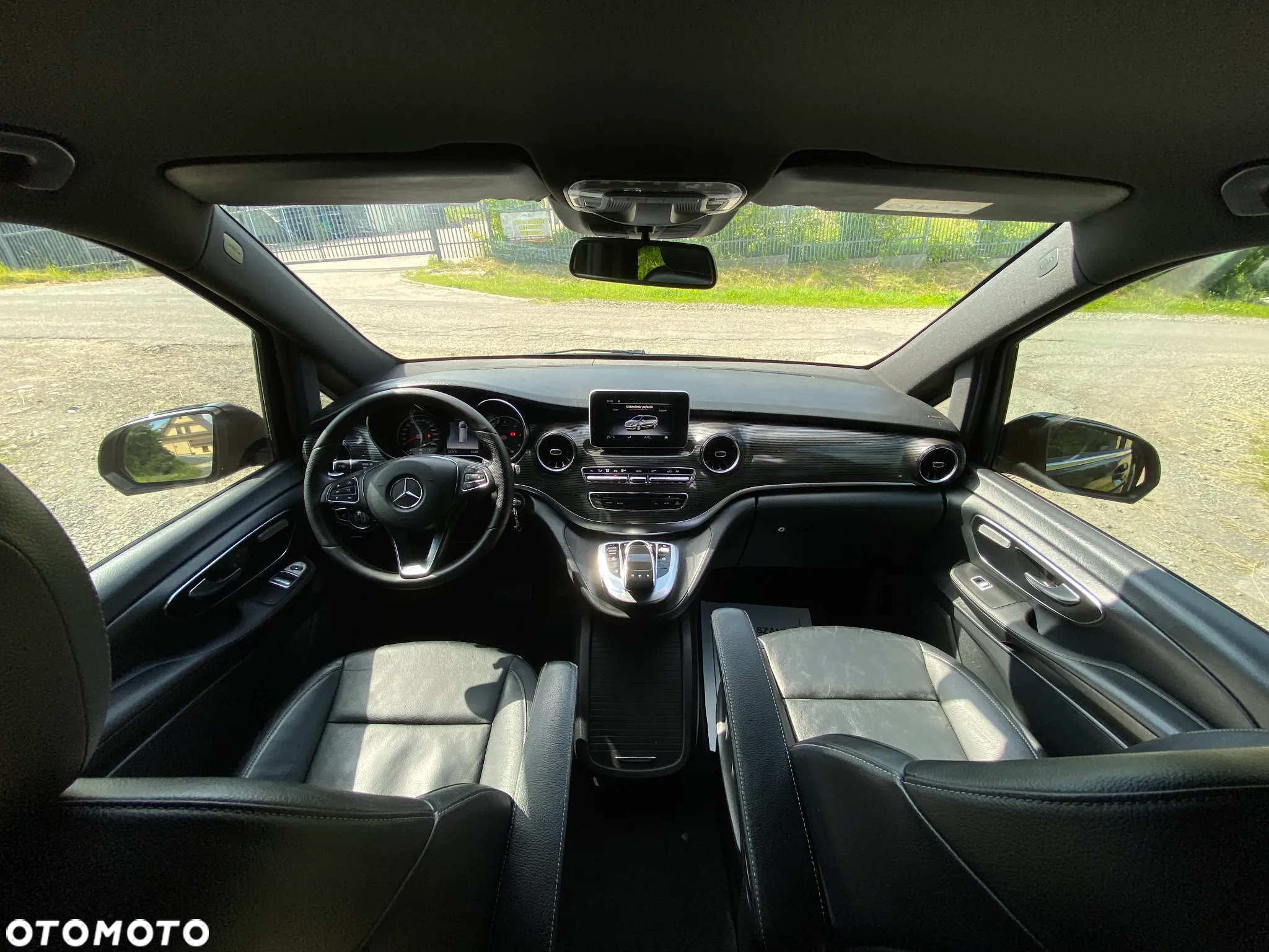 Mercedes-Benz Klasa V - 12