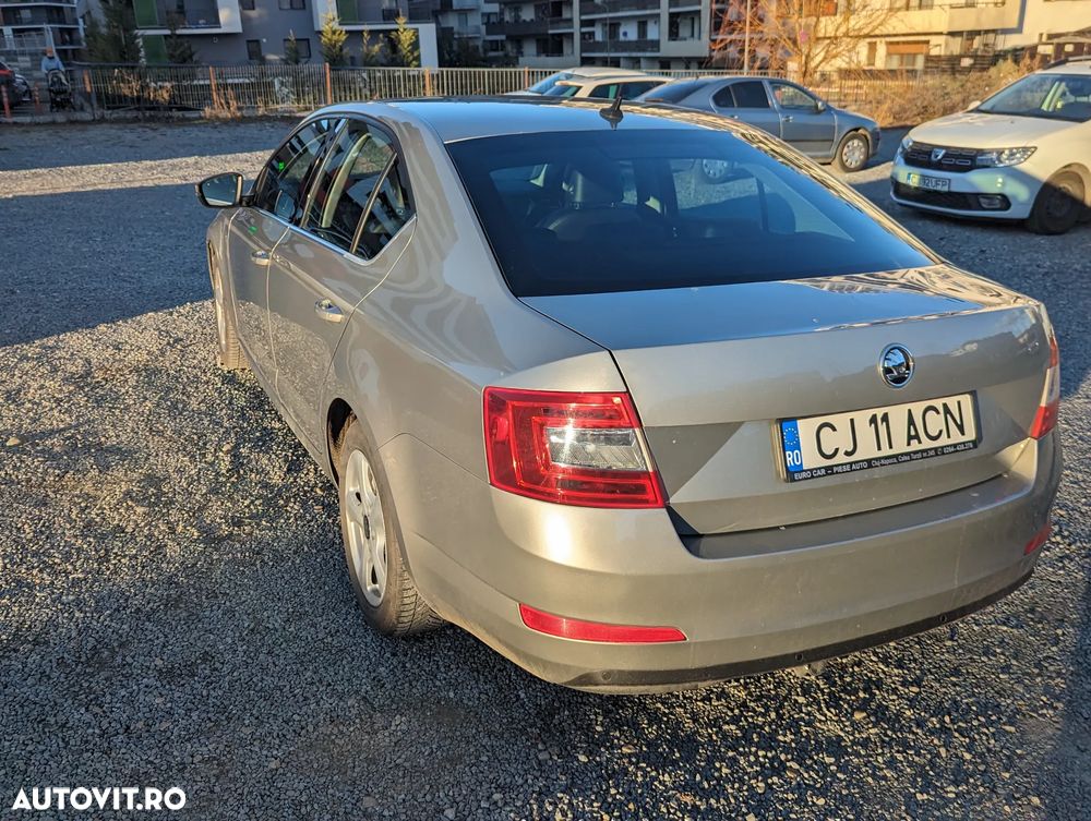 Skoda Octavia 1.6 TDI DSG Style - 6