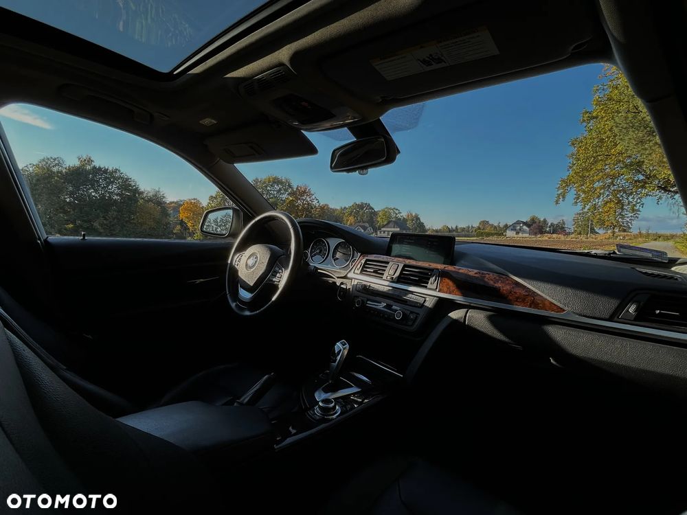 BMW Seria 3 328i xDrive Luxury Line - 12