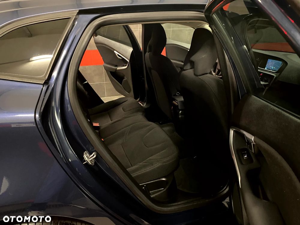 Volvo V40 D4 Momentum - 21