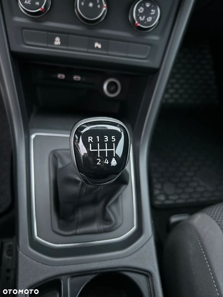 Volkswagen Touran 1.5 TSI EVO Trendline - 29