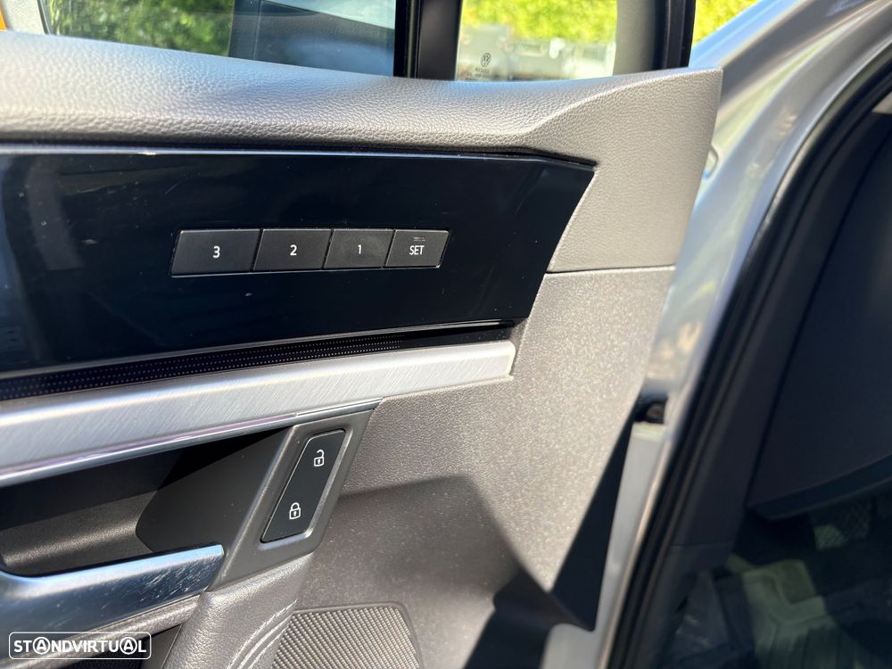 VW Touareg 3.0 TDI V6 Elegance Plus - 34