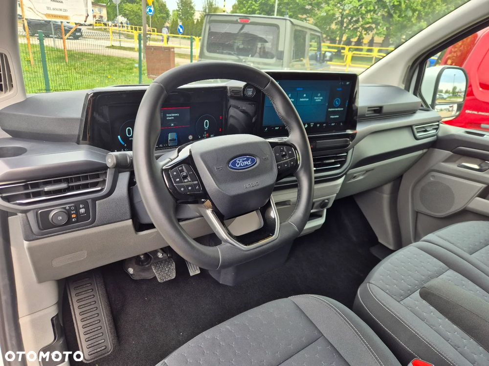Ford Tourneo Custom - 10