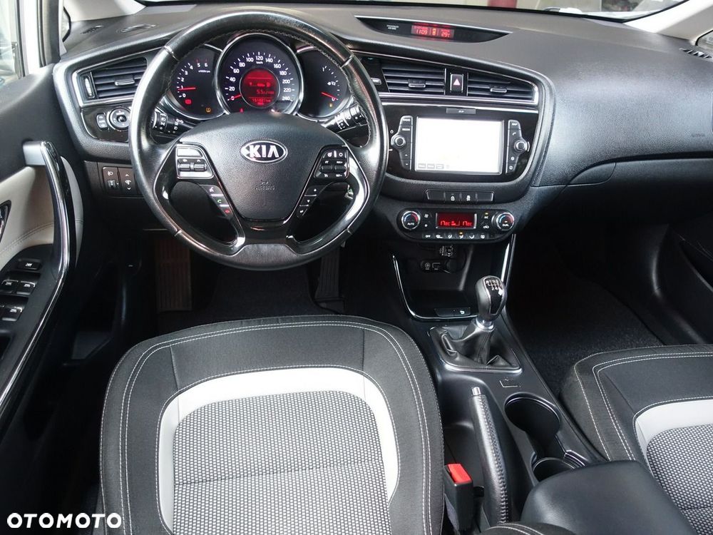 Kia Ceed - 10