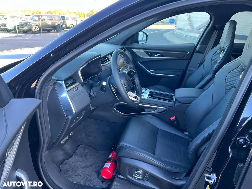 Jaguar F-Pace P550 AWD SVR - 6