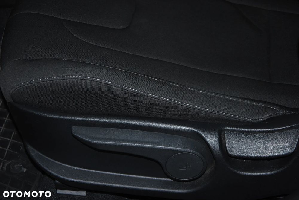 Hyundai Elantra 1.6 Smart CVT - 34