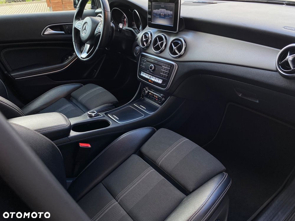 Mercedes-Benz GLA 200 7G-DCT Urban - 39