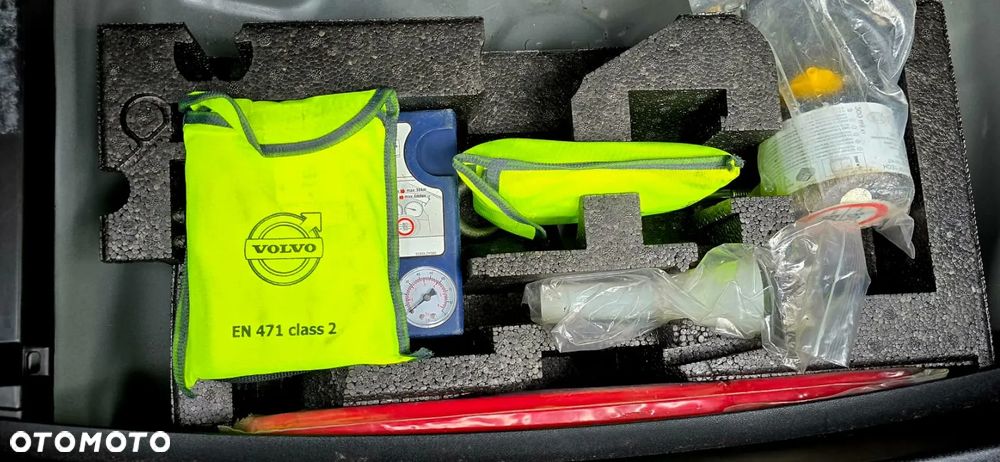 Volvo V40 D4 Summum - 14