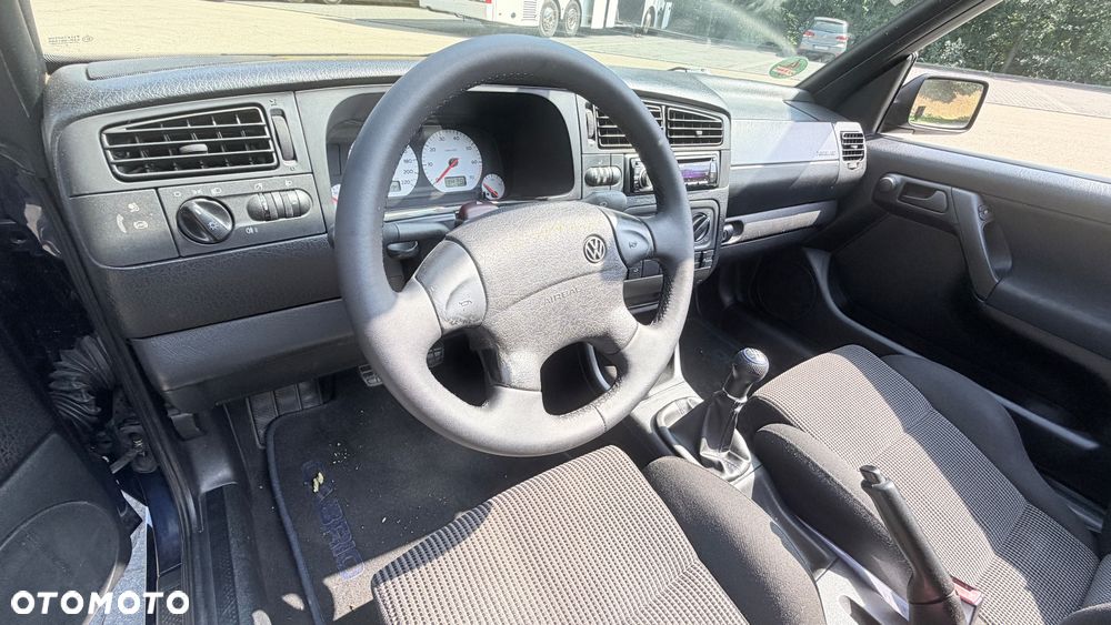 Volkswagen Golf Cabrio 1.8 - 10