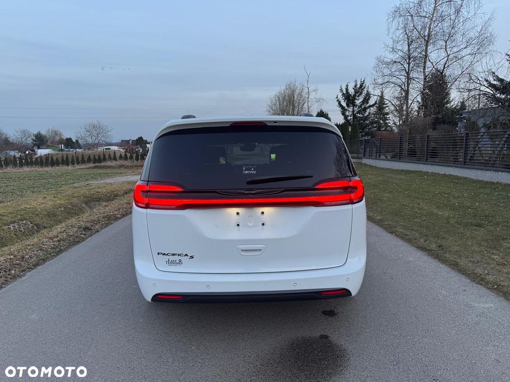 Chrysler Pacifica - 9