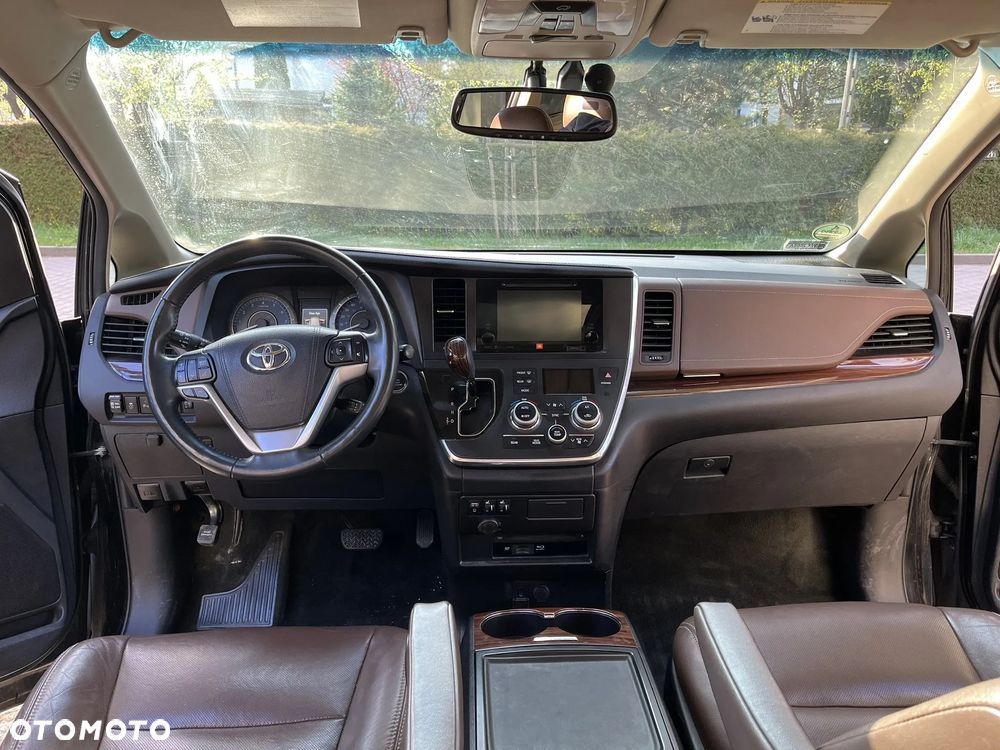 Toyota Sienna - 12