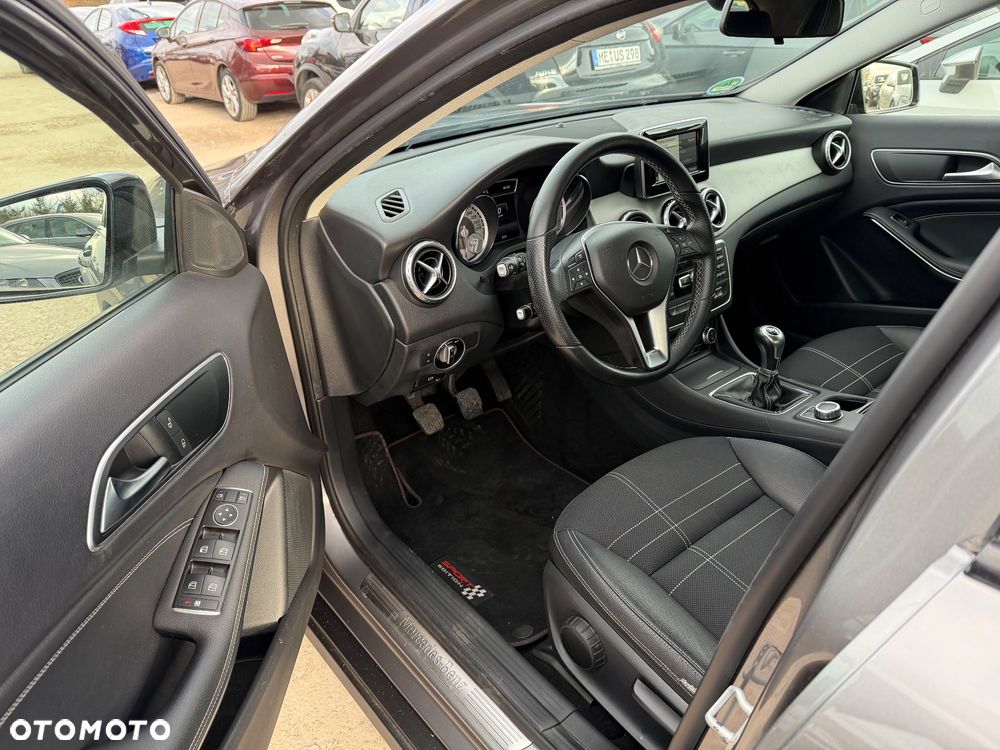 Mercedes-Benz GLA 200 Urban - 23