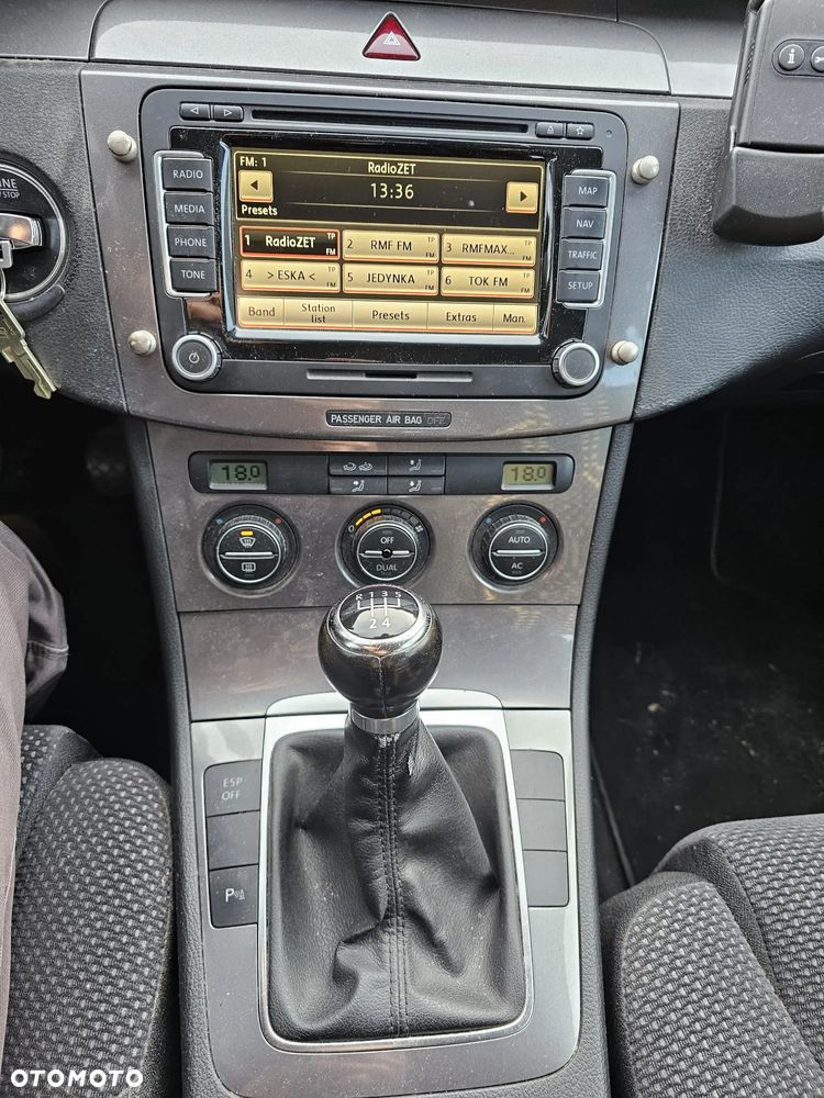 Volkswagen Passat 1.9 TDI DPF BlueMotion - 12