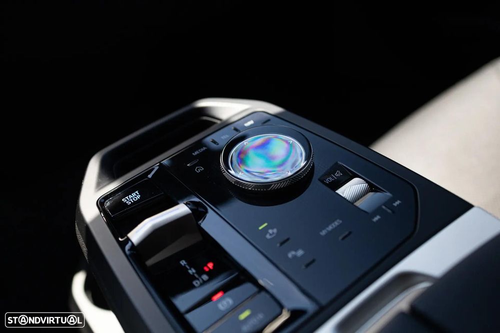 BMW iX xDrive 40 Pack Desportivo - 21