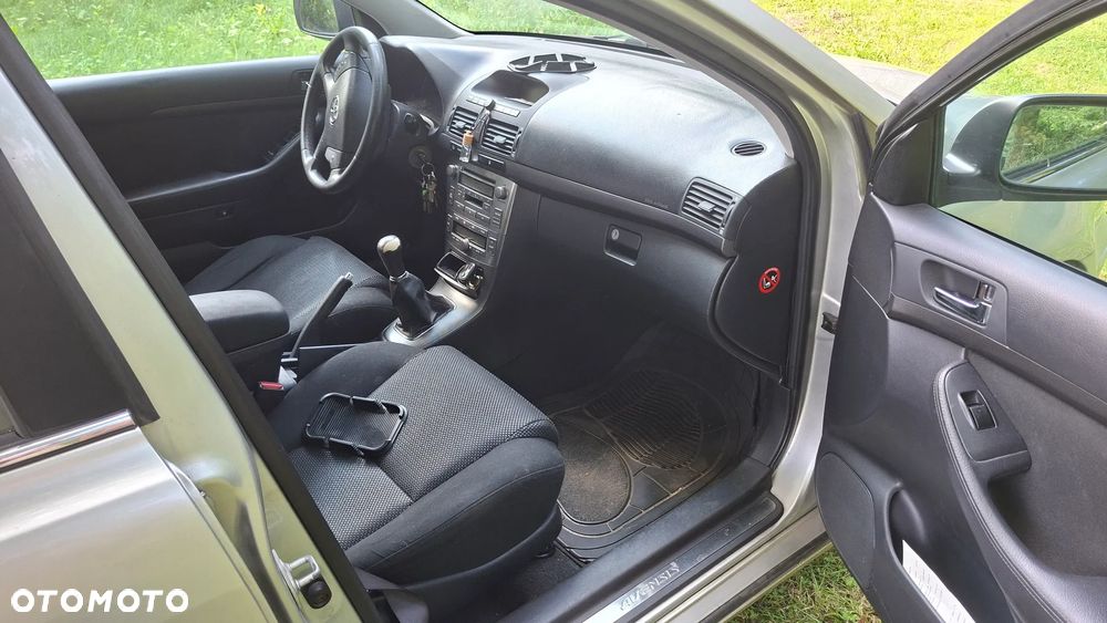 Toyota Avensis 1.8 VVT-i Sol - 2
