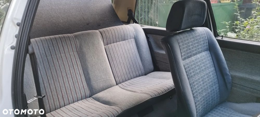 Volkswagen Golf 1.6 GL - 8