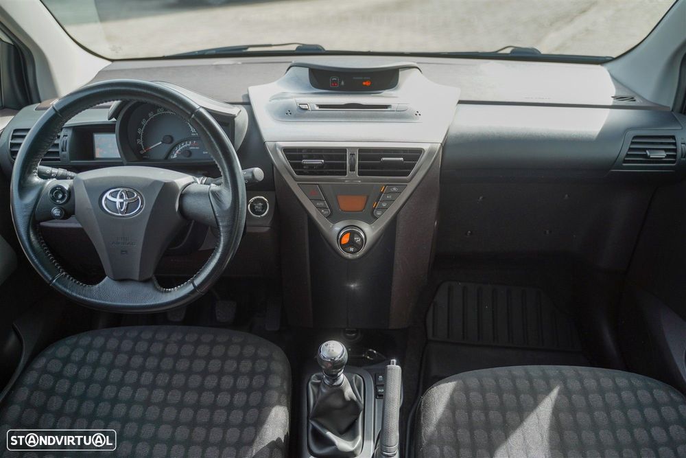 Toyota iQ 1.0 VVT-i Essential+AC - 13