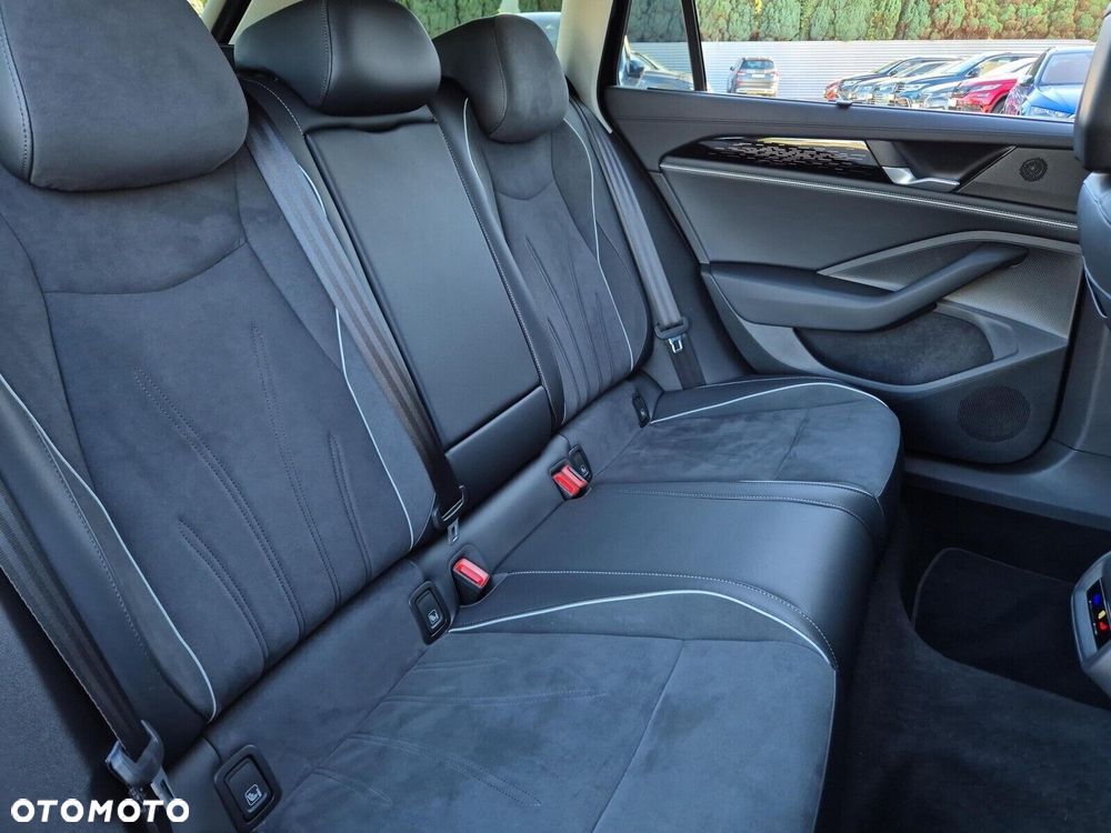 Volkswagen Passat Variant 2.0 TDI SCR Elegance DSG - 17
