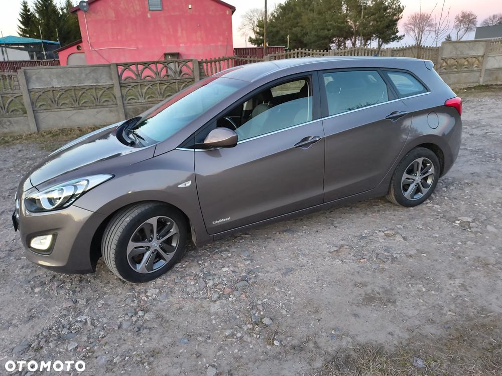 Hyundai i30 1.6 CRDi Fifa World Cup Edition - 16