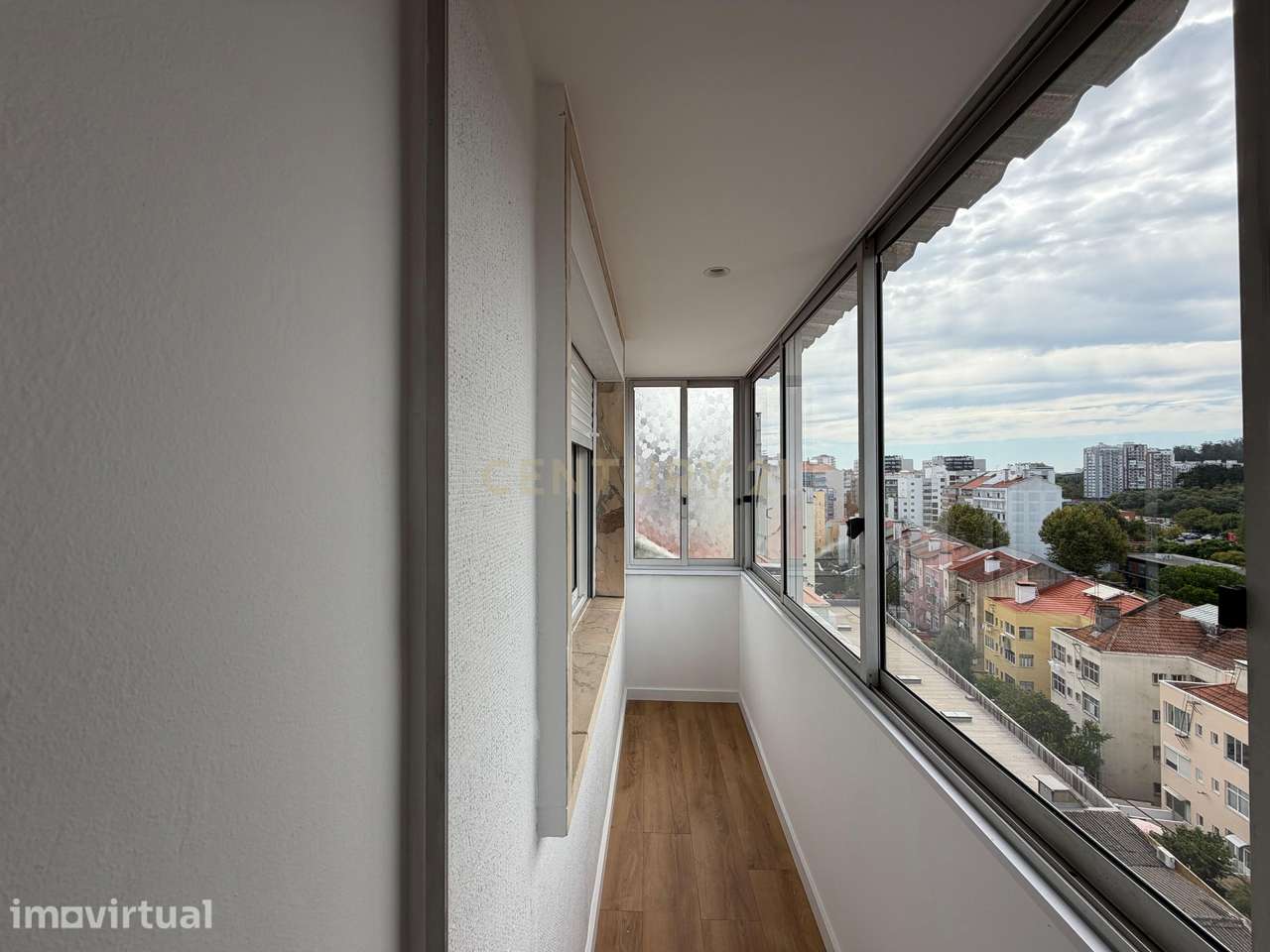Apartamento T0+1  em Benfica, Lisboa com Vista Panorâmica. - Grande imagem: 5/12