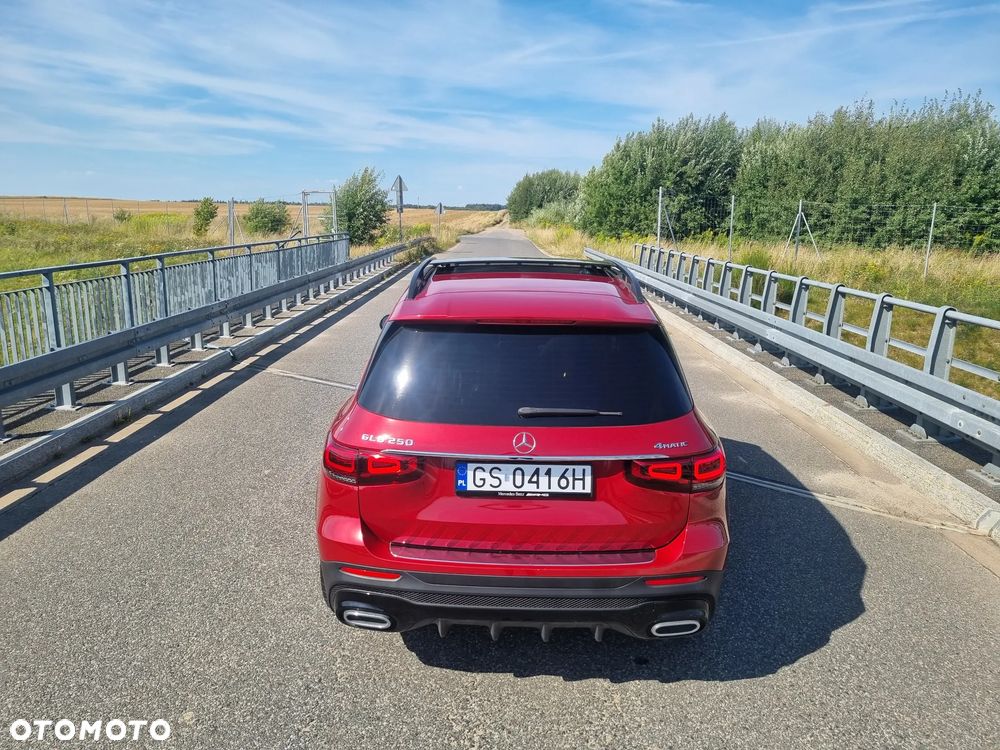 Mercedes-Benz GLB 250 4-Matic AMG Line 8G-DCT - 8
