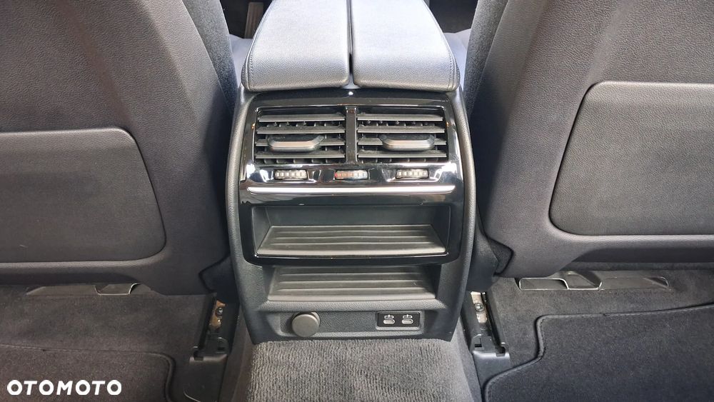 BMW Seria 5 518d - 24