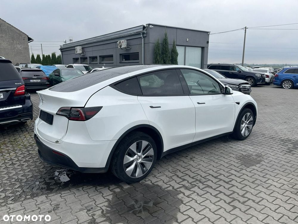 Tesla Model Y - 2