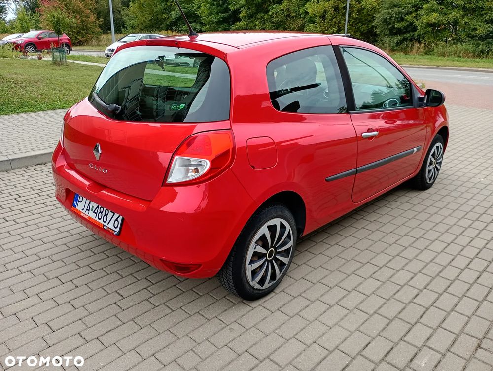 Renault Clio 1.2 16V Alize - 13