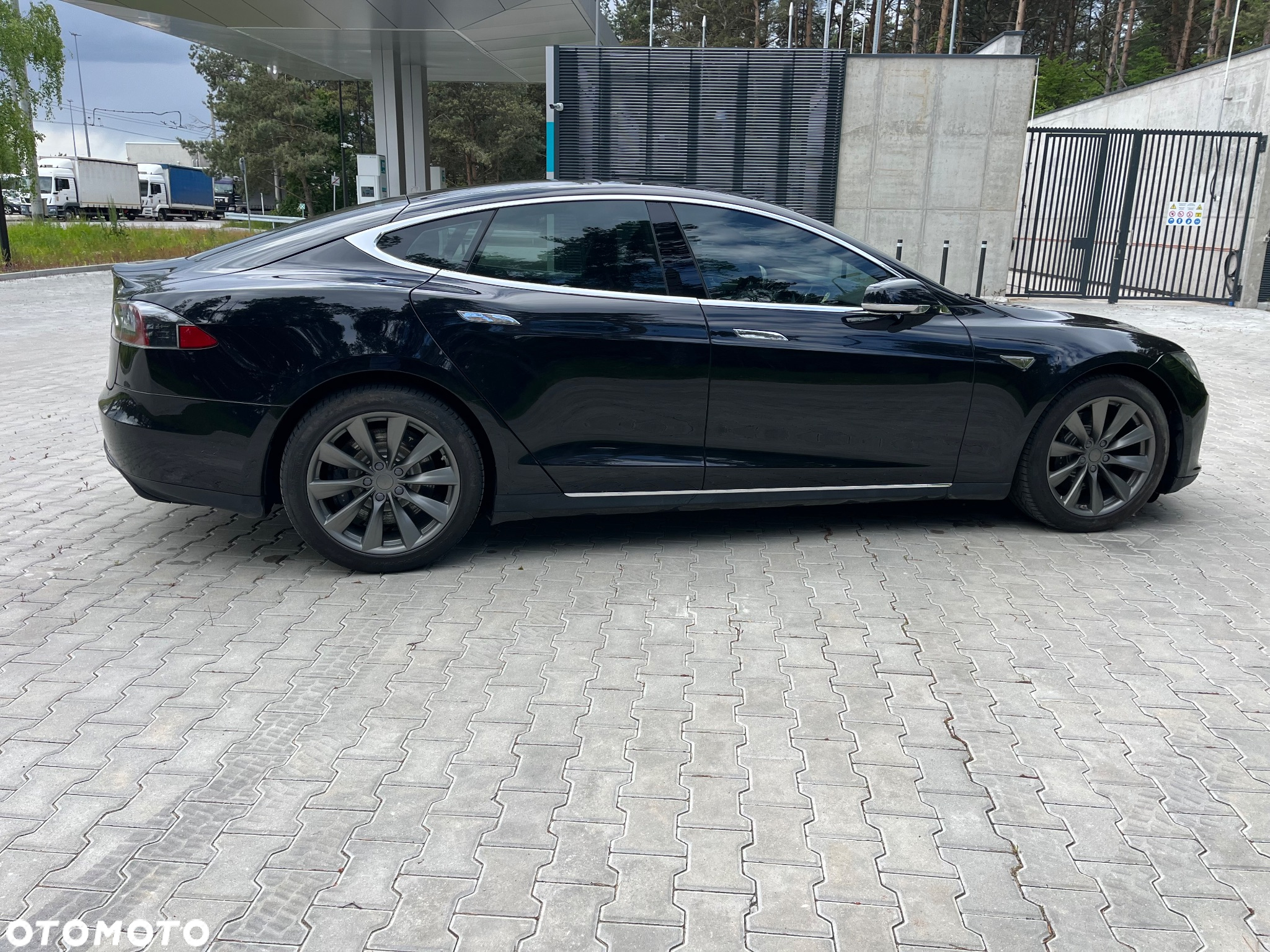 Tesla Model S 75 D - 8