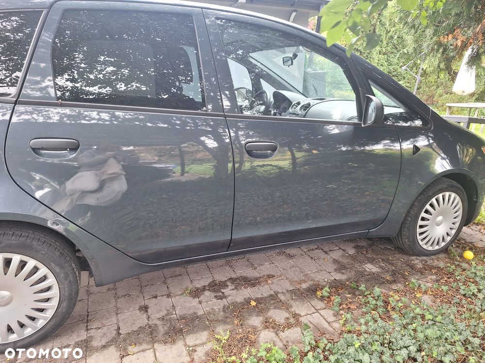 Mitsubishi Colt - 3