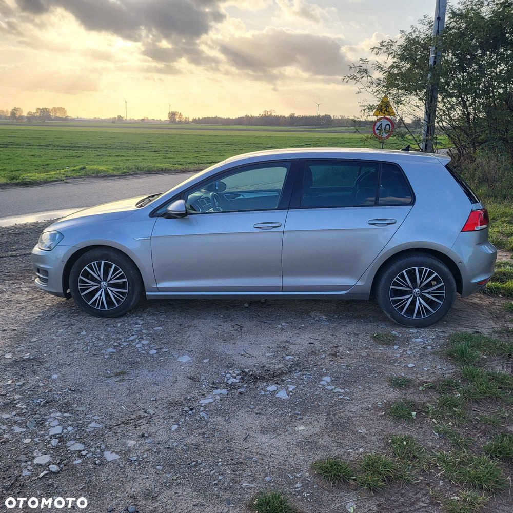 Volkswagen Golf - 5