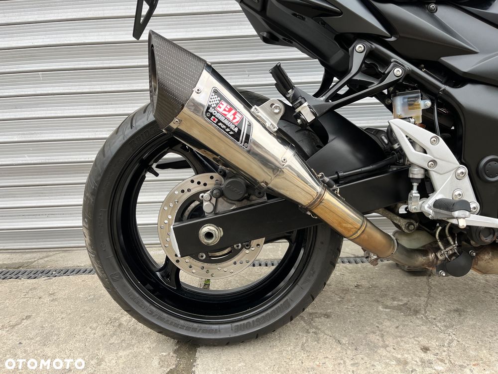 Suzuki GSR - 20
