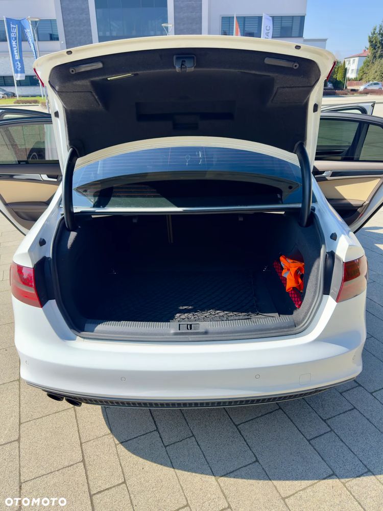 Audi A4 Limousine - 13
