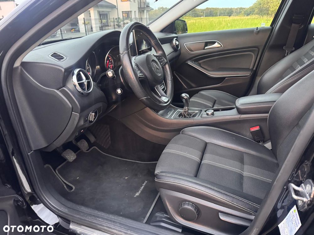 Mercedes-Benz GLA 180 d - 13