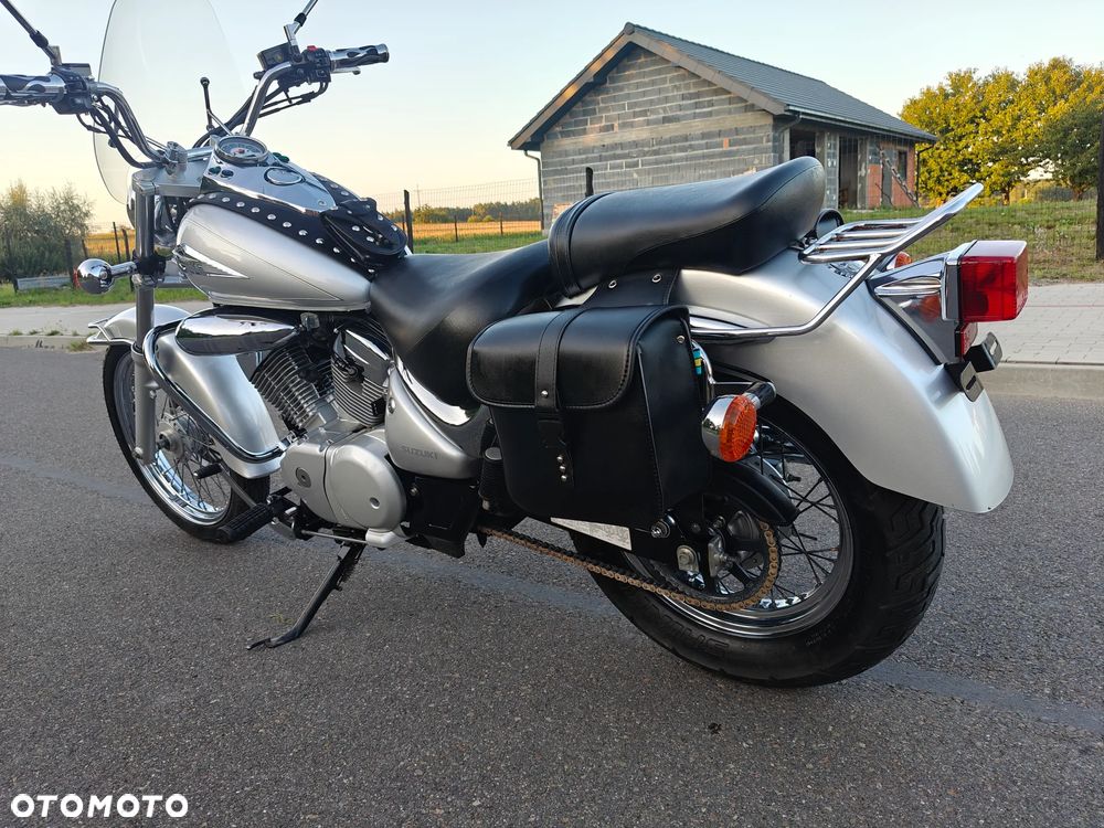 Suzuki Intruder - 10