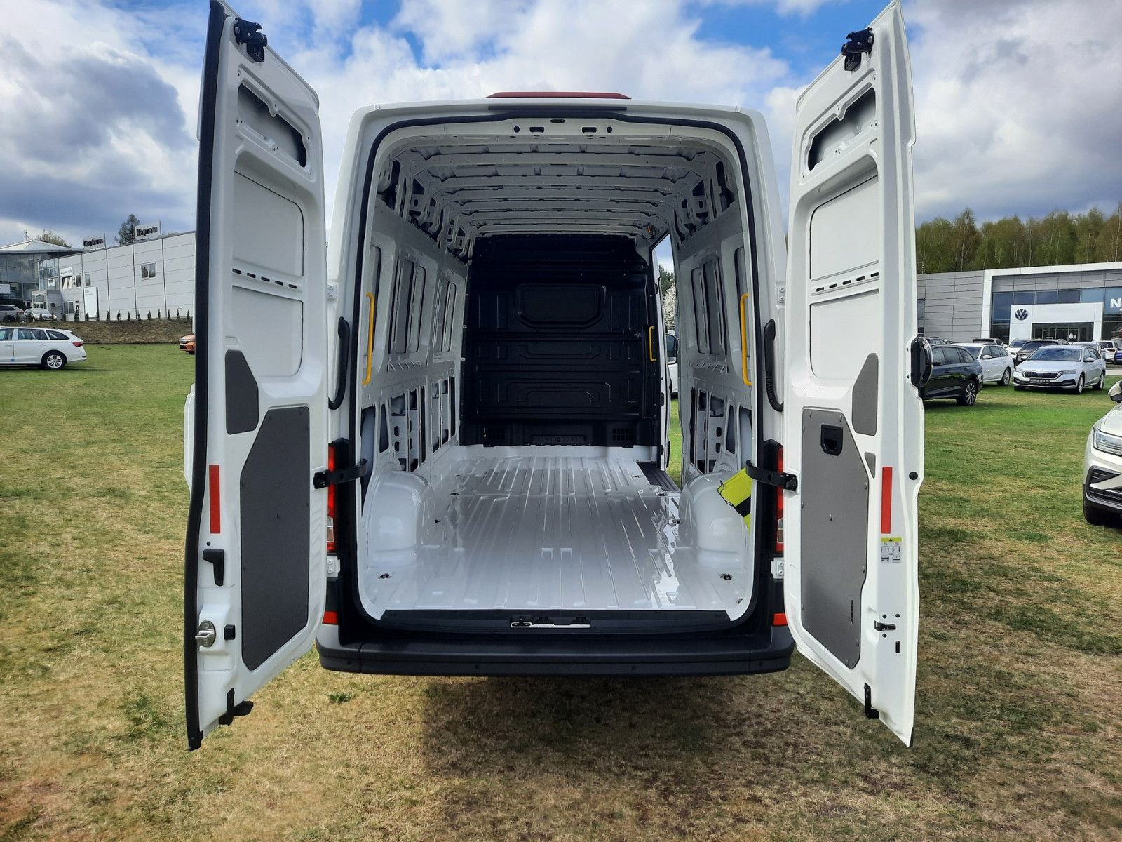 Volkswagen Crafter Furgon 2.0 TDI - 10