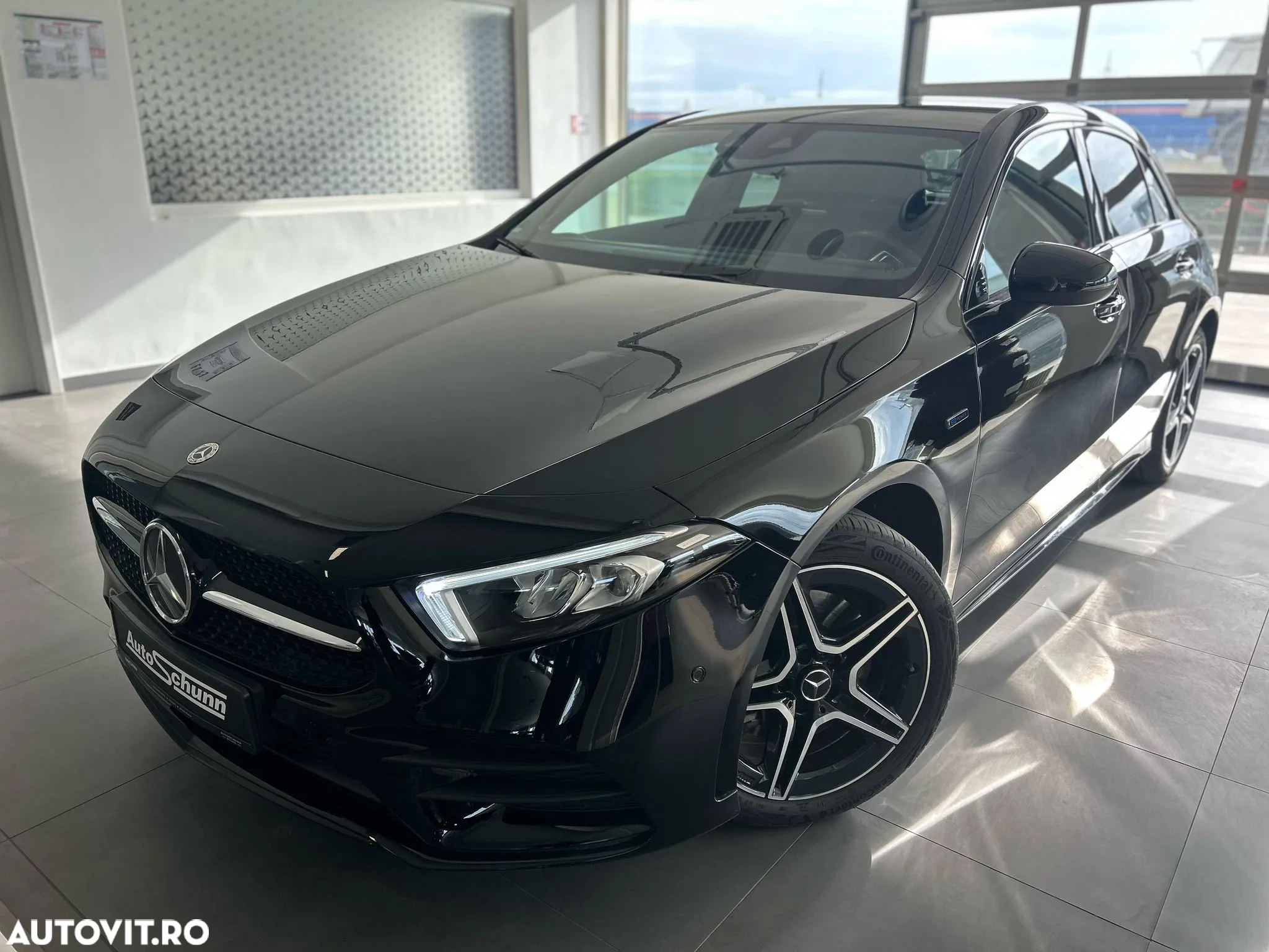 Mercedes-Benz A 250 e 8G-DCT AMG Line - 2