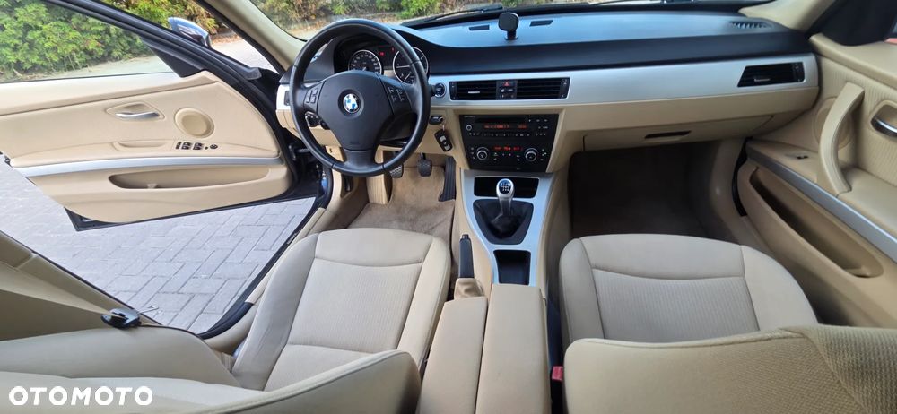 BMW Seria 3 318d DPF Edition Exclusive - 33
