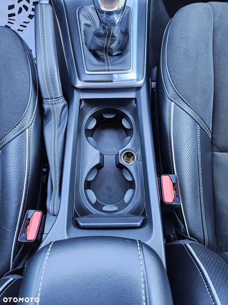 Volvo V40 D2 R-Design - 17