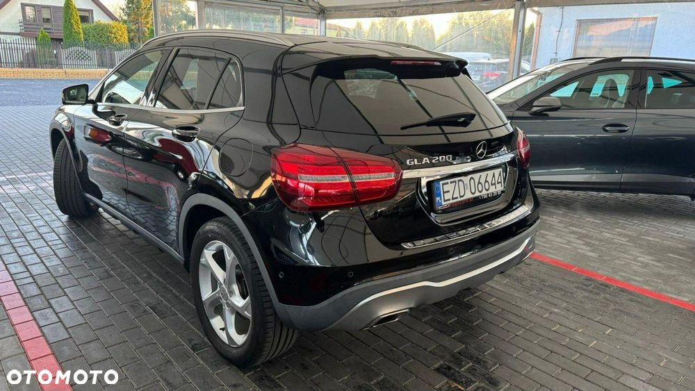 Mercedes-Benz GLA - 30