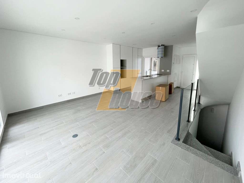 Moradia em banda V2+3 - Vale de Milhaços - Corroios - Grande imagem: 4/30