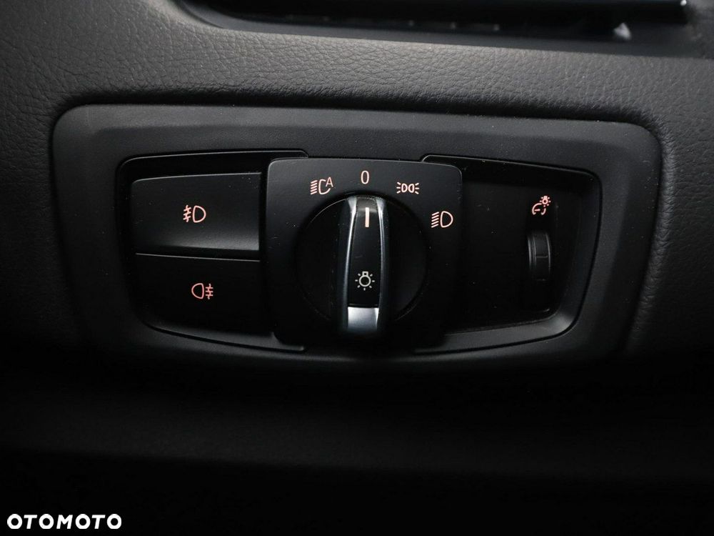 BMW Seria 2 220d xDrive - 32