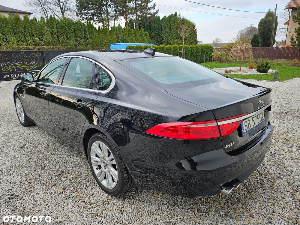 Jaguar XF 2.0 i4D AWD Portfolio - 4
