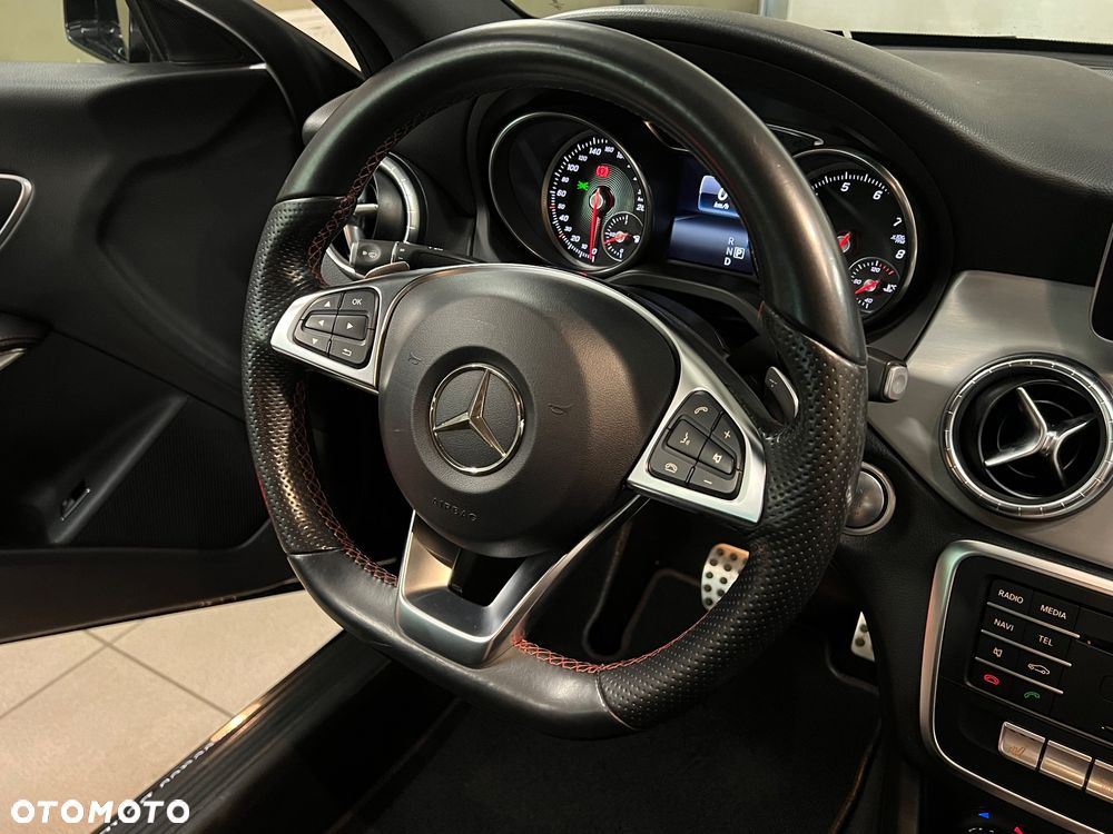 Mercedes-Benz CLA 200 7G-DCT AMG Line - 28